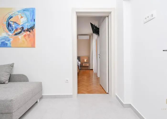 Modern Ana Малинска