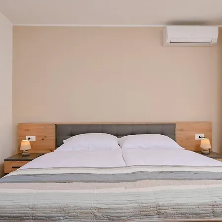 Modern Ana Apartment Malinska