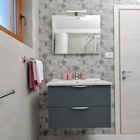 Modern Ana Apartment Malinska